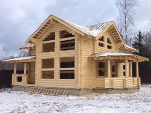 Casă din bușteni rotunzi cu bovindou, 155 m², proiect 7816