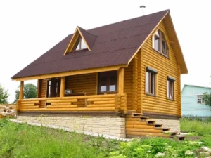 Casă din bușteni rotunzi 93 m², proiect 7827, regiunea Tula