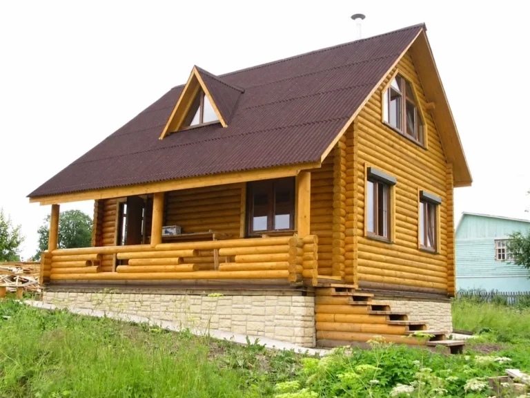 Casă din bușteni rotunzi 93 m² — proiect 7827